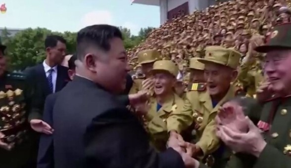 Ким Чен-ун обяви победа над коронавируса